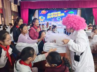 空气炮“轰”开科学门 黄陵小学公开课玩转物理