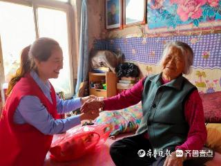 凡人歌｜29位老人的“公交闺女”带起一支敬老队伍