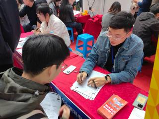 从“盲目投”到“精准选”！齐鲁工大双选会：求职者意愿锁定济南