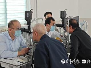 守护退休教师眼健康！青岛眼科医院开展双校科普义诊