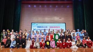 香江小学“同读一本书”课本剧展演：核心素养在书香中绽放
