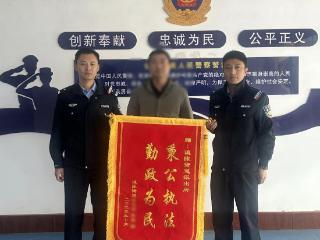 聊城一男子轻信“厂家直销”购车被骗，民警紧急止付挽损万元