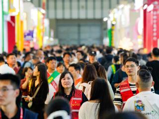 青春华章丨江苏南京：白天看展，晚上看球