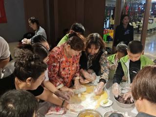 招远市温泉街道金凤社区：做月饼听传说，文化传承暖邻里