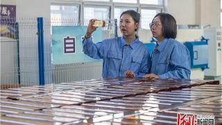 感恩奋进 双争有我|秦皇岛星箭特种玻璃有限公司总经理卢奕霖:靠着一股“轴劲”,让特种玻璃飞上天 感恩奋进 双争有我|秦皇岛星箭特种玻璃有限公司总经理卢奕霖:靠着一股“轴劲”,让特种玻璃飞上天