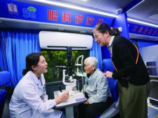 “移动医院”进社区 居民看病“零距离”