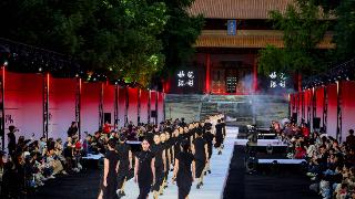 青春华章丨以时尚为笔,绘文化新篇 青春华章丨以时尚为笔,绘文化新篇