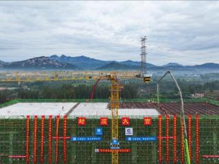 55天攻坚突击！中建筑港沈海高速改扩建工程综合楼顺利封顶