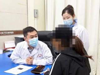 得了白癜风，济南哪里看专家丨周涛教授会诊直击，解析个性化诊疗