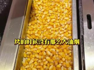 山东烟台一烤肉店用玉米做燃料引争议 店家回应：不认为是浪费，帮农民打开销路