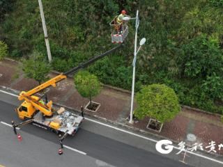 务川：路灯更换让城区的夜空更加璀璨