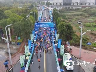 6公里欢乐跑燃动遵义！3500余人乐享户外嘉年华