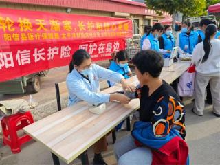 阳信县流坡坞镇联合县医保局开展义诊活动