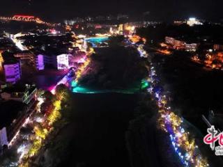 张家界武陵源：索溪河畔“Night Walk”受青睐