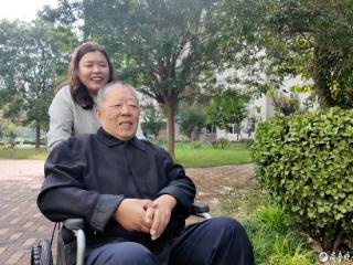 一盏灯照十年长路：她用初心守护万家“银龄”