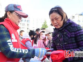 怀来县：党员志愿服务进社区