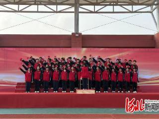 隆尧县实验中学举行学生红歌合唱比赛