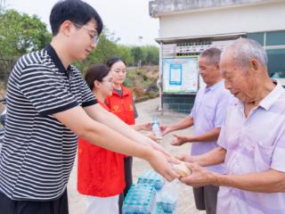江西金溪：情暖重阳 健康相伴