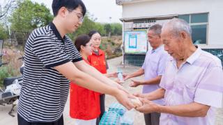 江西金溪：情暖重阳 健康相伴