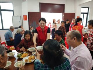 米茶暖桑榆 敬老情意浓