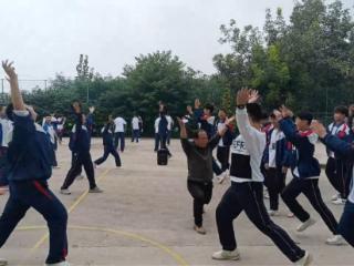 谁说跳操一定无聊？潍坊一老师爆改课间操受学生欢迎