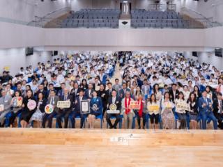 291名港生共书“谦和”创纪录，香港生涯规划教育中心助力文化传承