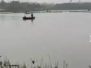 合肥翡翠湖公园近期大规模捕鱼 公园回应：系生态调控捕捞
