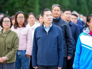 知荣辱 树形象 当好一中主人翁——济南市莱芜第一中学开展升旗仪式