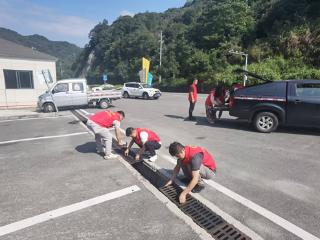 三清山公路中心开展“‘驿’心守护 你我同行”志愿服务活动