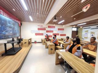 仙营街道秦庄社区“骑”心观影，致敬城市“摆渡人”
