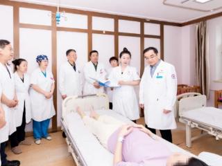 首例！特殊手术让她“抱娃”与“抗癌”两不误