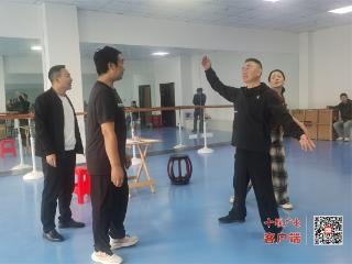 房县郧剧小戏《清风宴》备战全市第六届地方戏调演