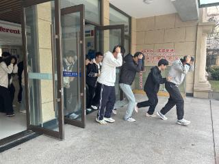 临沂外国语学校开展防震避险演练活动