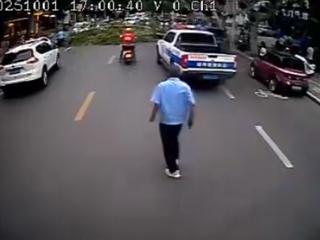 路遇突发情况，公交人急伸援手