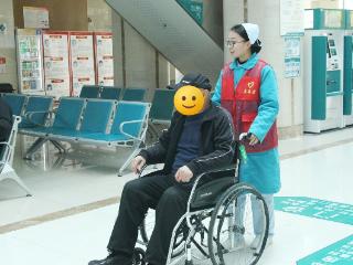 导诊新势力！“红马甲”精准对接患者需求