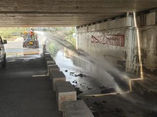 上饶市信州区茅家岭街道：人大代表亲赴一线 助力水渠清理换新颜