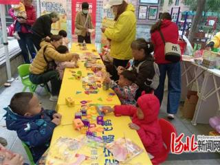 石家庄市义东社区：亲子共制灯笼 传承民俗温情
