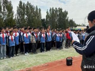 广平镇双庙魏小学开展少先队“六知六会一做”国旗下讲话活动