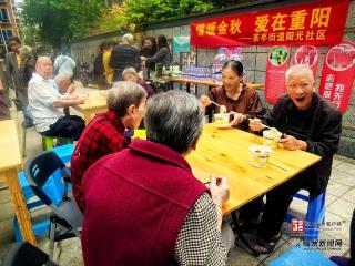 老有福｜粉干巷旁粉干宴 百位长者迎重阳