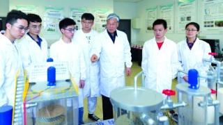 从“治水”到“治塑”,八旬院士的“绿色长征” 从“治水”到“治塑”,八旬院士的“绿色长征”