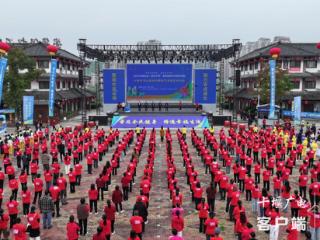 2025年湖北省 “百街千巷”全民健身系列赛事活动在竹山开幕