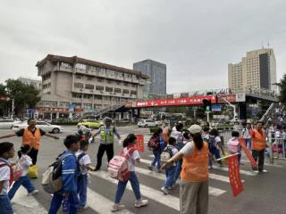 秦庄社区“向日葵”服务队绽放文明光芒