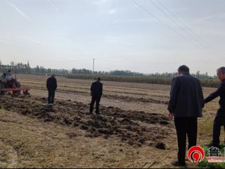 德州市陵城区前孙镇：深松机破汛后难题 提速抢种保丰收