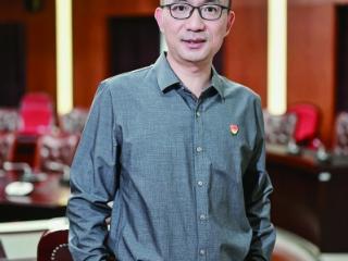 向青山：以创新破题，用匠心授课