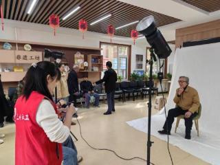 “定格岁月温情，留存幸福生活”——济南市天桥区无影山街道社工站开展独居老年人公益摄影活动