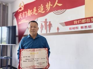 阜阳一男子带伤下河救人