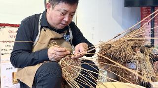 文化中国行·非遗“青春派”③|张万富:柳编艺人传匠心 文化中国行·非遗“青春派”③|张万富:柳编艺人传匠心