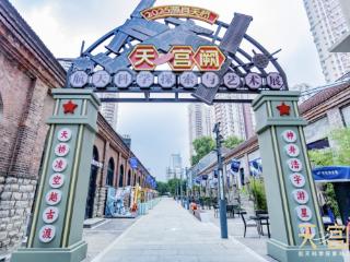 天·宫阙航天科学探索与艺术展举行重阳特色活动，老年朋友沉浸体验航天科技
