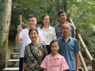 00后回村拍短视频记录爷爷奶奶 爷爷说：“心里头倭也（wo ye）很”
