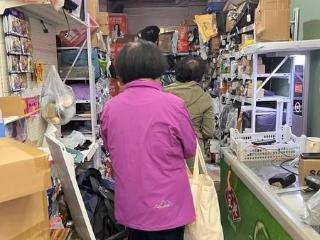 适老化大调研||要下载App 要扫码亮灯 要跑几个驿站……老人感叹：取快递比取经还难